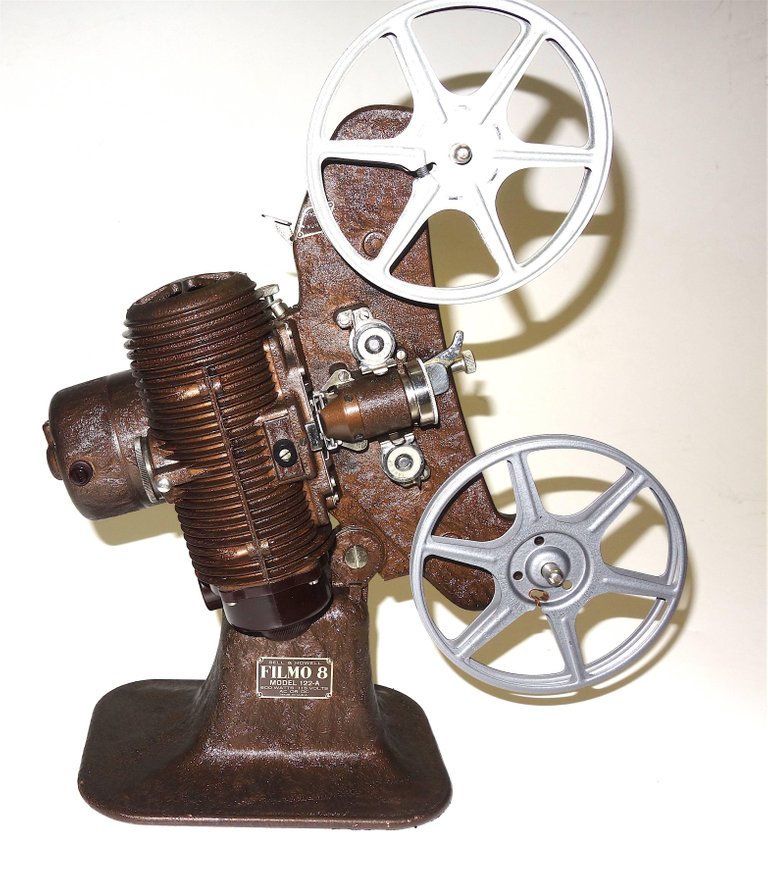 1934 BELL & HOWELL EARLY 8MM MOVIE PROJECTOR - Cinema Antiques